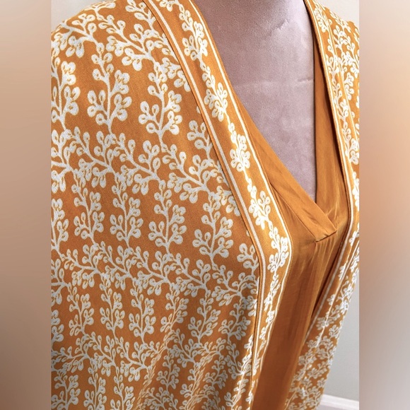 Gold/White Fun and Flirty Floral Kimono - Picture 3 of 4